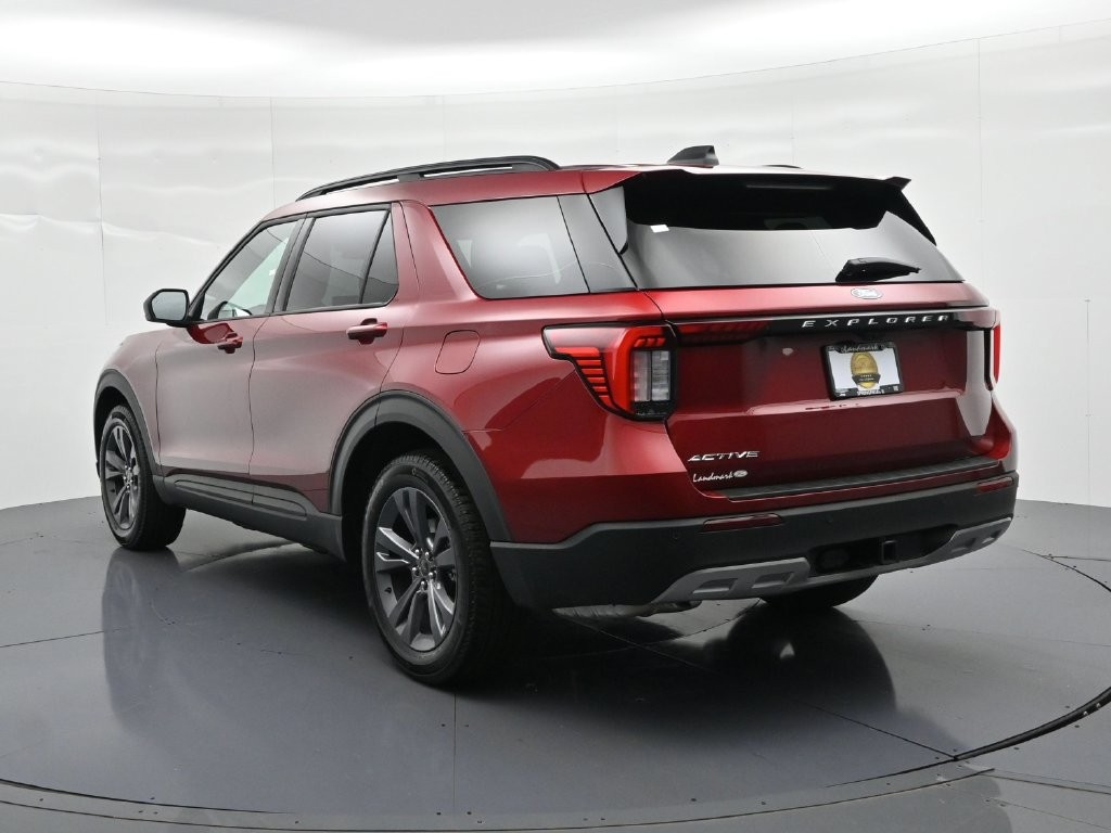 Ford Explorer Vehicle Full-screen Gallery Image 8