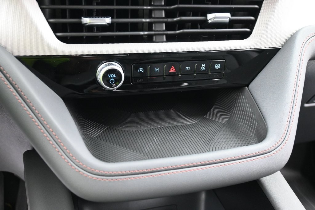 Ford Explorer Vehicle Full-screen Gallery Image 11
