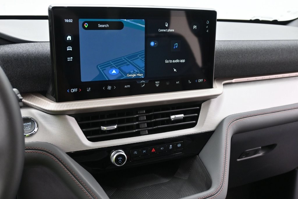 Ford Explorer Vehicle Full-screen Gallery Image 12