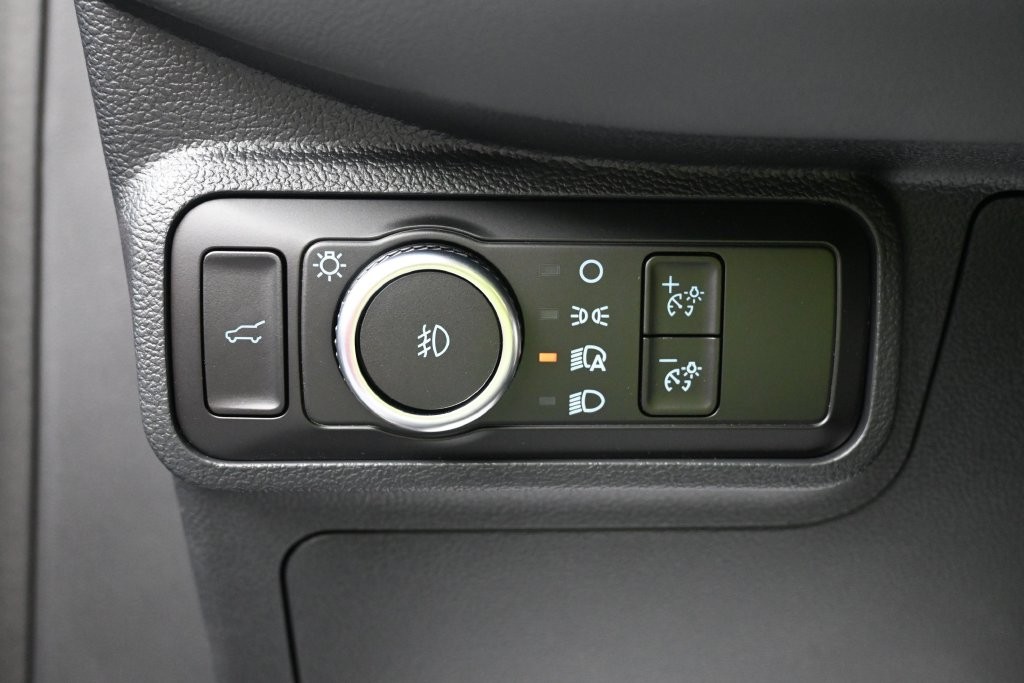 Ford Explorer Vehicle Full-screen Gallery Image 15