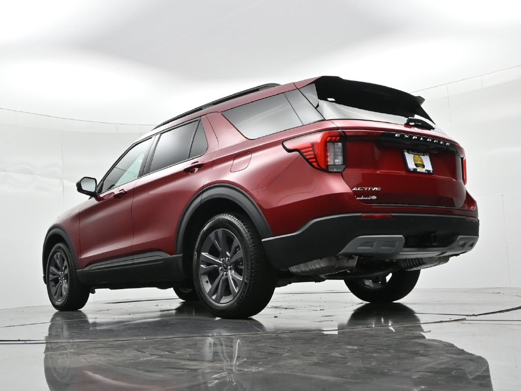 Ford Explorer Vehicle Full-screen Gallery Image 21