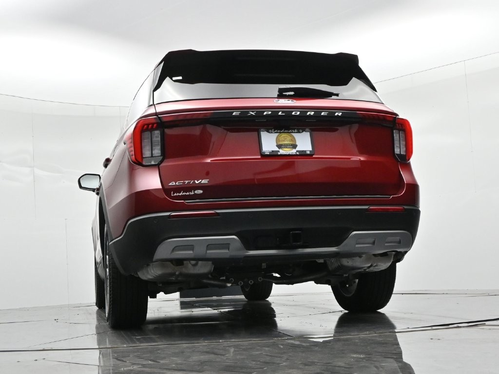 Ford Explorer Vehicle Full-screen Gallery Image 22