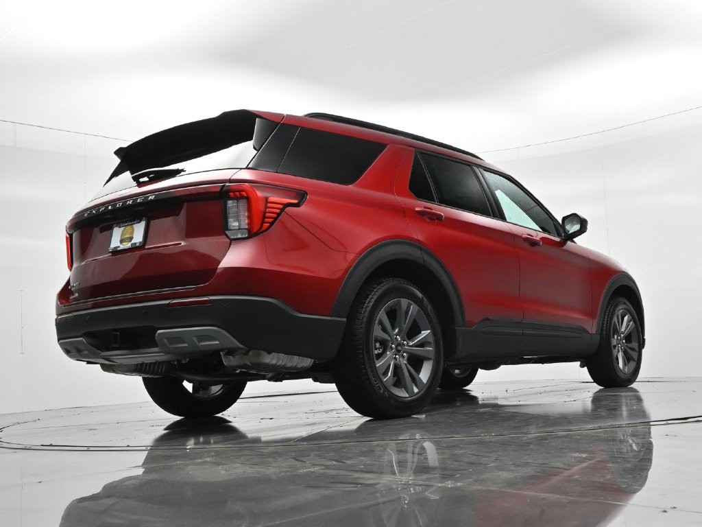 Ford Explorer Vehicle Full-screen Gallery Image 23