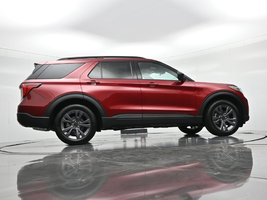 Ford Explorer Vehicle Full-screen Gallery Image 24