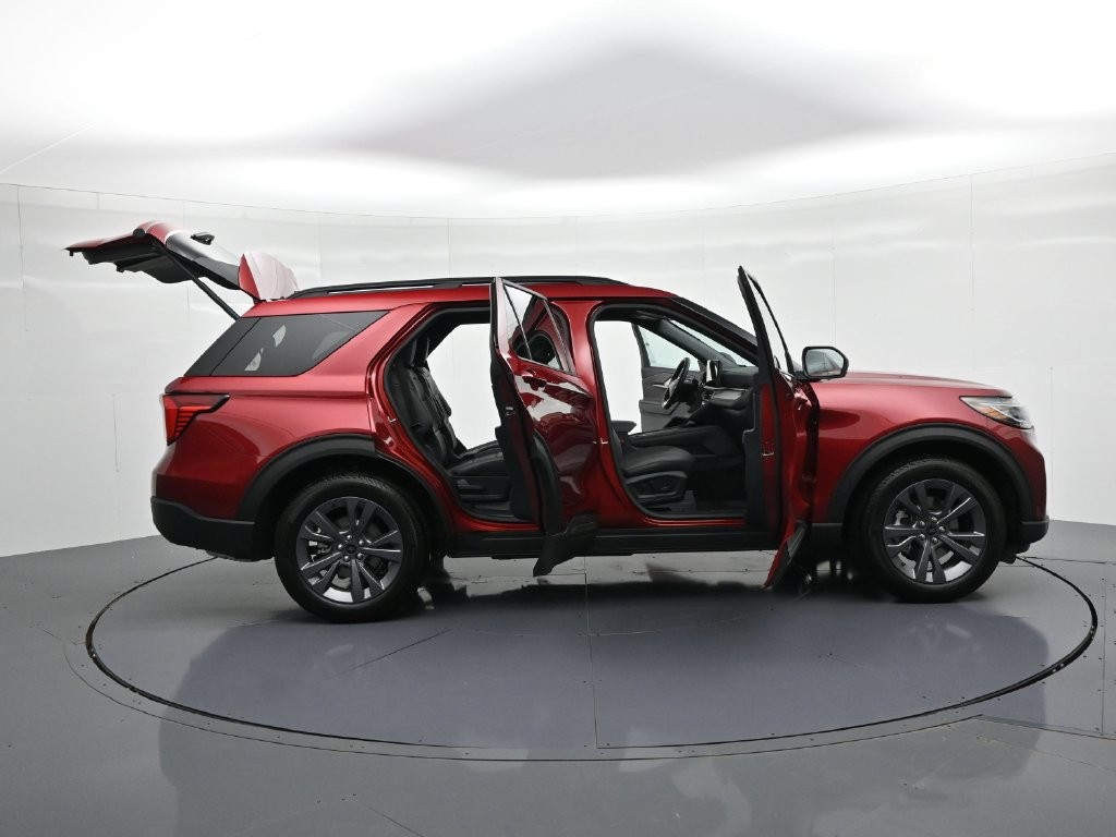 Ford Explorer Vehicle Full-screen Gallery Image 25