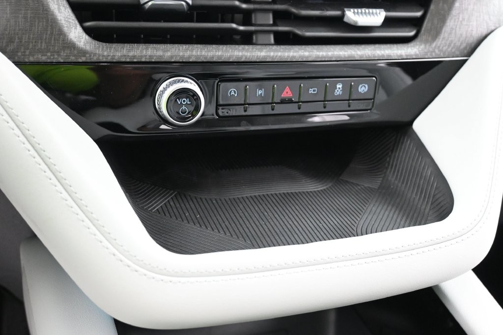 Ford Explorer Vehicle Full-screen Gallery Image 11