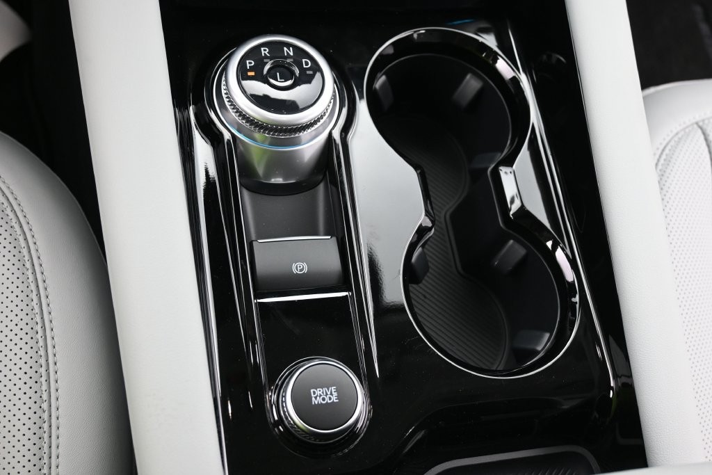 Ford Explorer Vehicle Full-screen Gallery Image 12