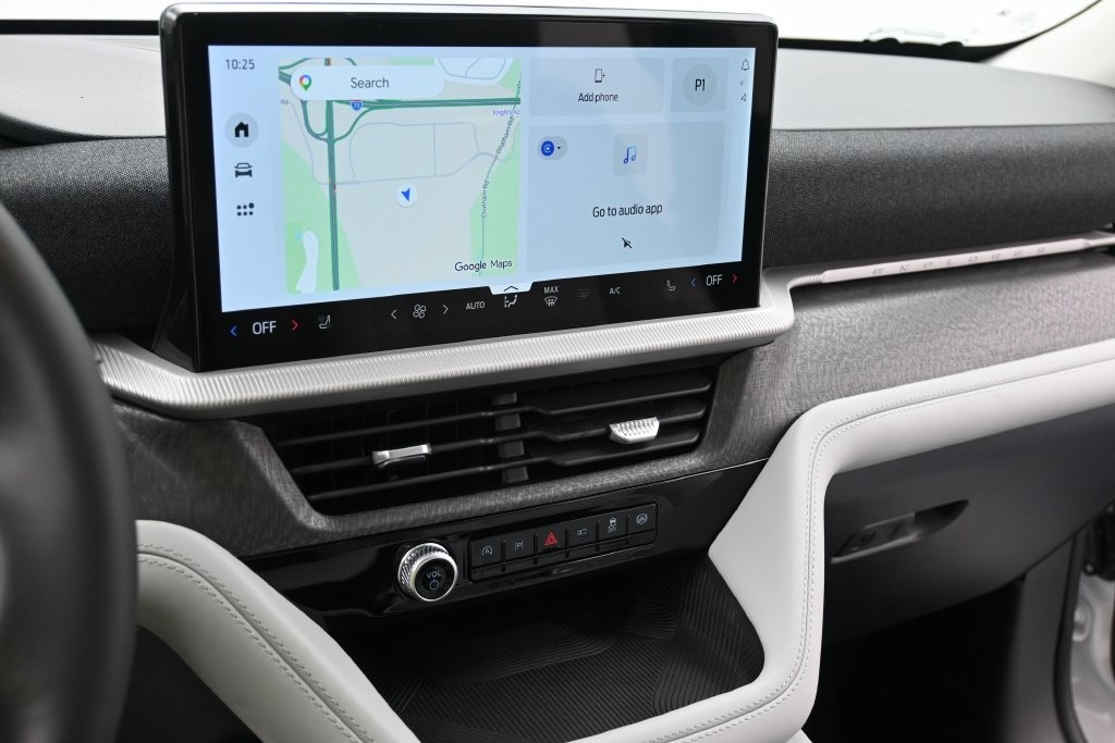 Ford Explorer Vehicle Full-screen Gallery Image 13