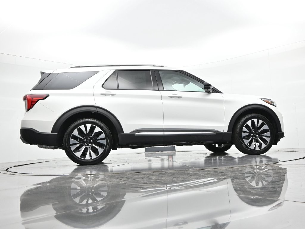 Ford Explorer Vehicle Full-screen Gallery Image 24