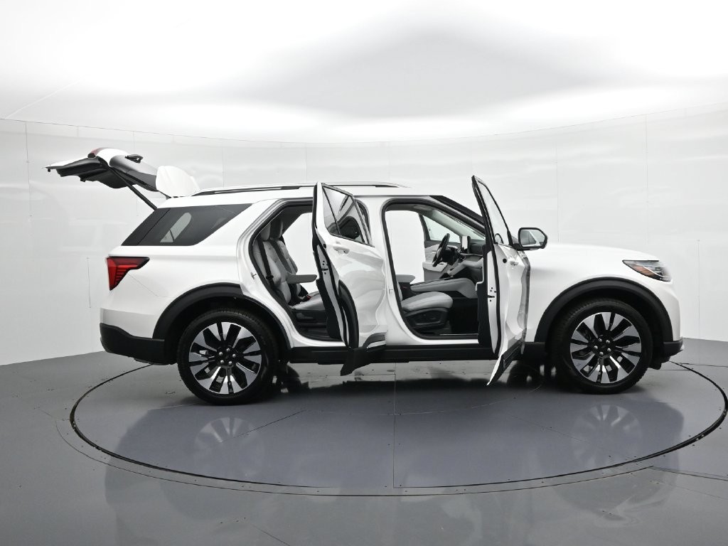 Ford Explorer Vehicle Full-screen Gallery Image 25
