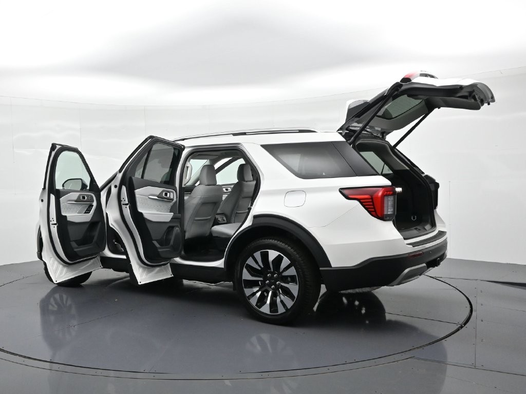 Ford Explorer Vehicle Full-screen Gallery Image 26