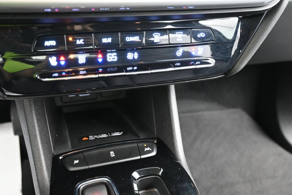 Chevrolet Bolt EUV Vehicle Full-screen Gallery Image 12