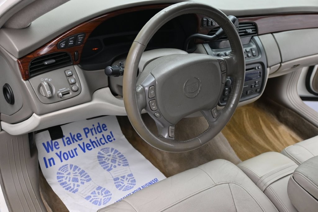 Cadillac DeVille Vehicle Full-screen Gallery Image 12