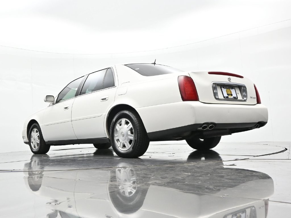 Cadillac DeVille Vehicle Full-screen Gallery Image 17