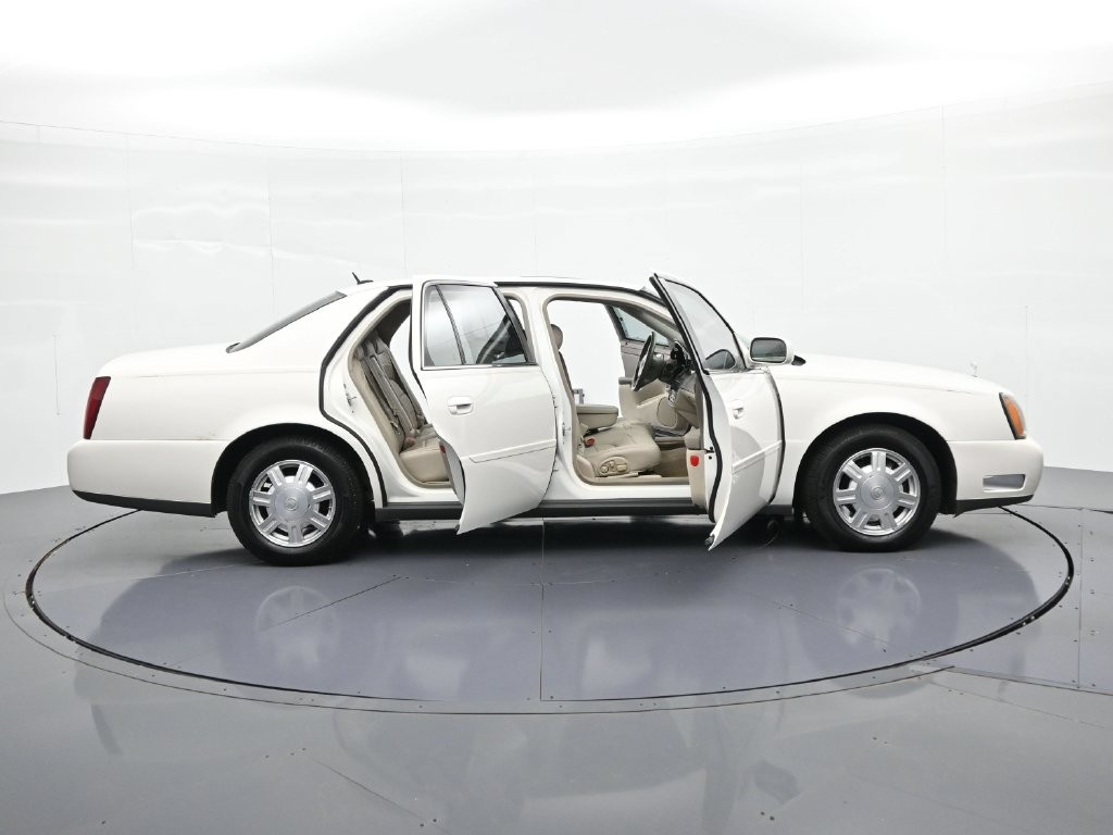 Cadillac DeVille Vehicle Full-screen Gallery Image 21