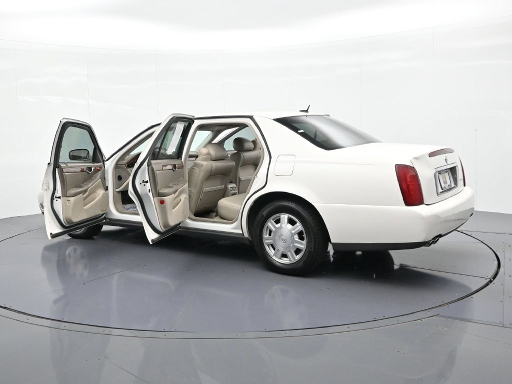 Cadillac DeVille Vehicle Full-screen Gallery Image 22