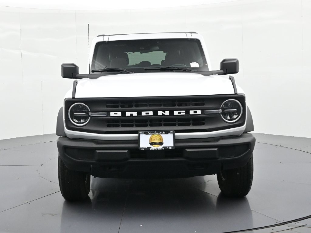 Ford Bronco Vehicle Full-screen Gallery Image 03