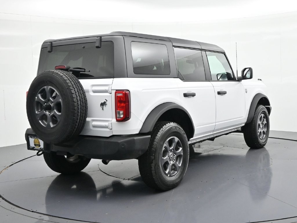 Ford Bronco Vehicle Full-screen Gallery Image 06