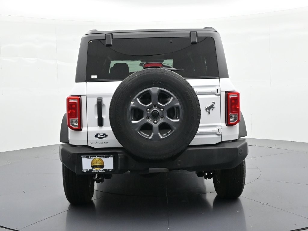 Ford Bronco Vehicle Full-screen Gallery Image 07
