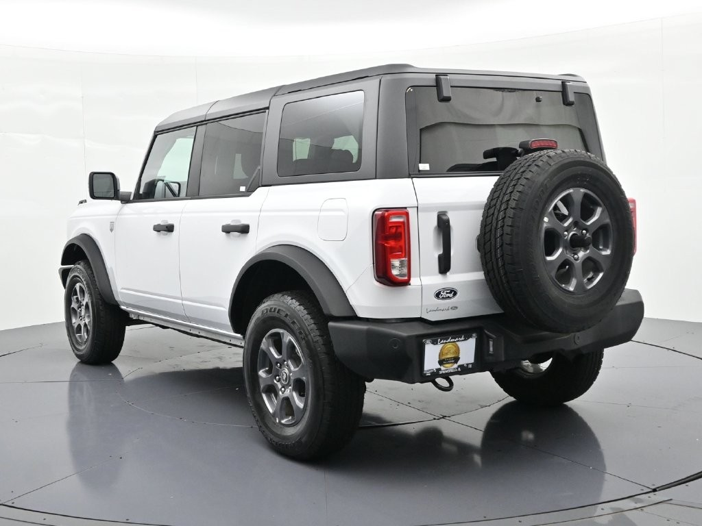 Ford Bronco Vehicle Full-screen Gallery Image 08