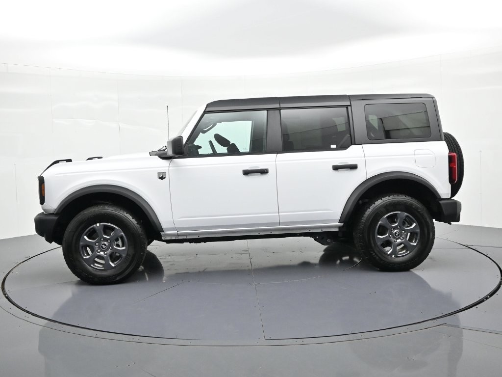 Ford Bronco Vehicle Full-screen Gallery Image 09