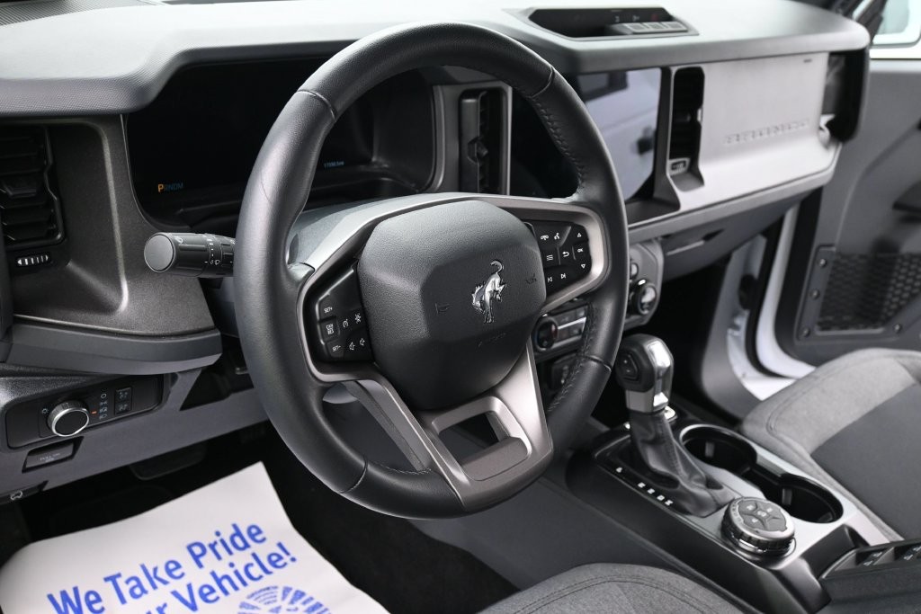 Ford Bronco Vehicle Full-screen Gallery Image 16