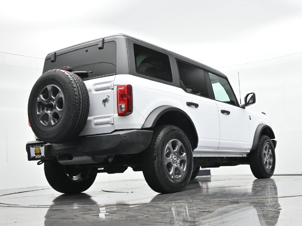 Ford Bronco Vehicle Full-screen Gallery Image 23