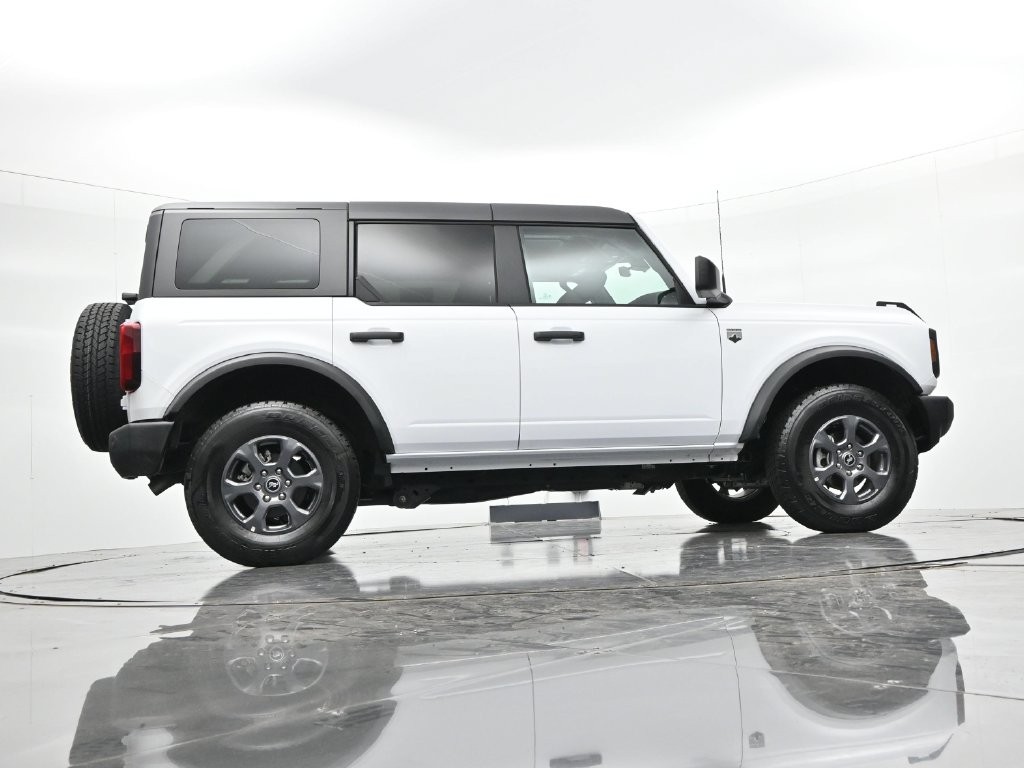 Ford Bronco Vehicle Full-screen Gallery Image 24