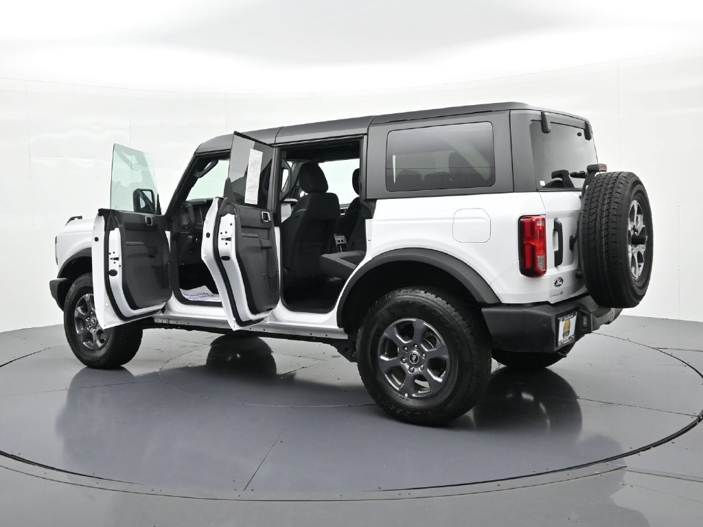 Ford Bronco Vehicle Full-screen Gallery Image 26