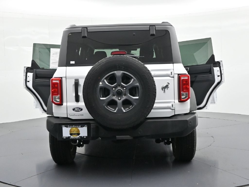 Ford Bronco Vehicle Full-screen Gallery Image 28
