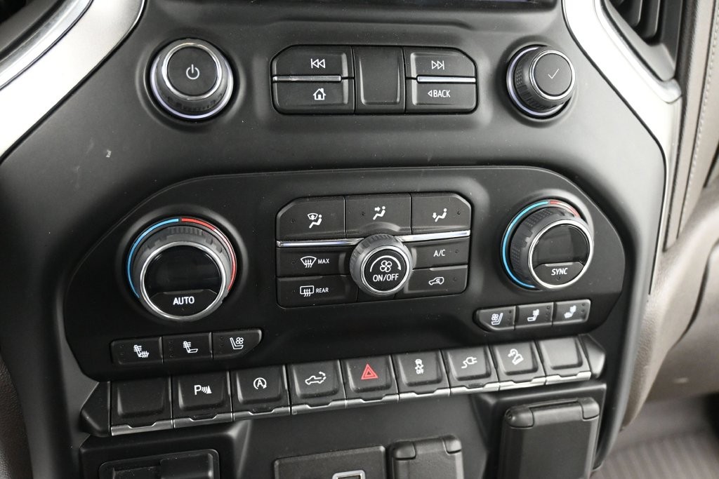 Chevrolet Silverado 1500 LTD Vehicle Full-screen Gallery Image 11