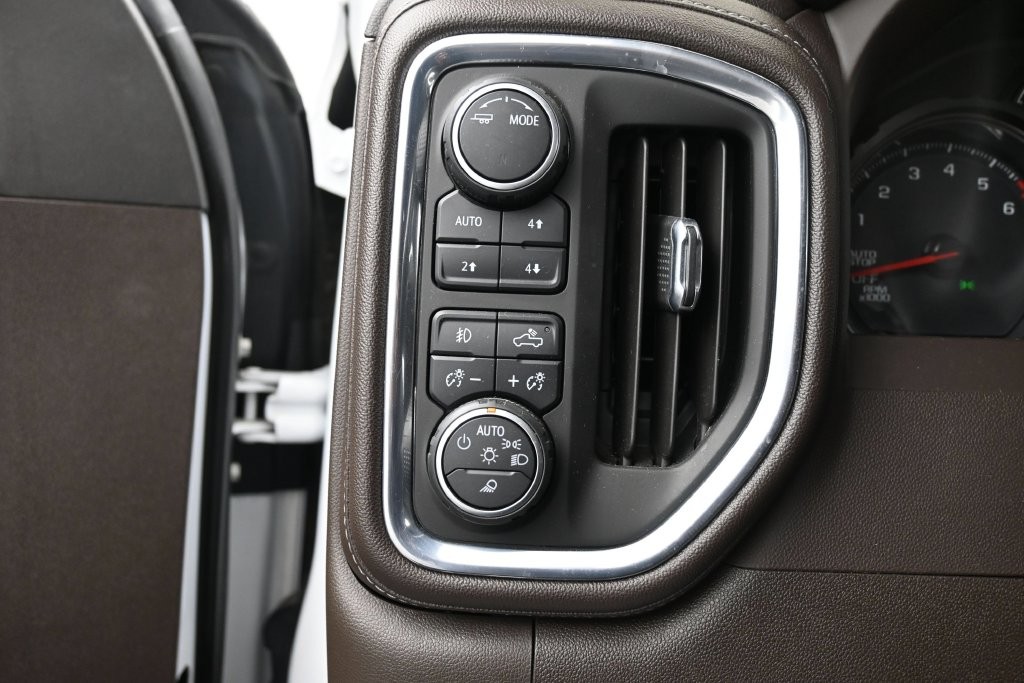 Chevrolet Silverado 1500 LTD Vehicle Full-screen Gallery Image 15