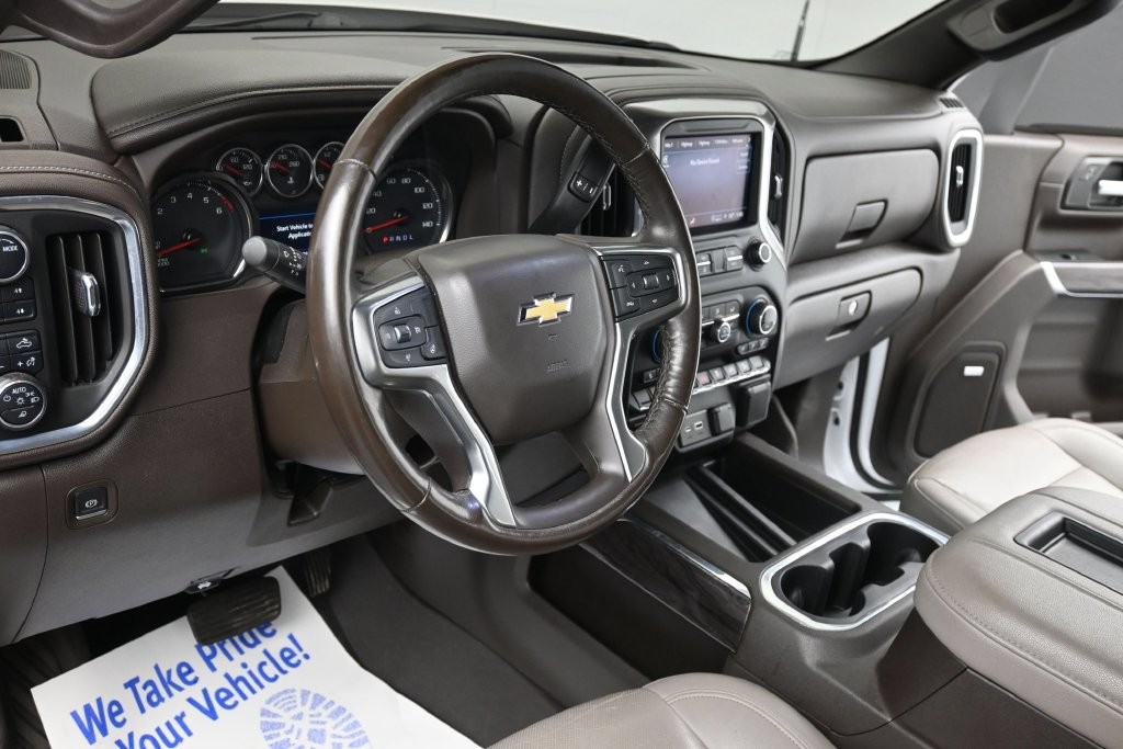 Chevrolet Silverado 1500 LTD Vehicle Full-screen Gallery Image 16