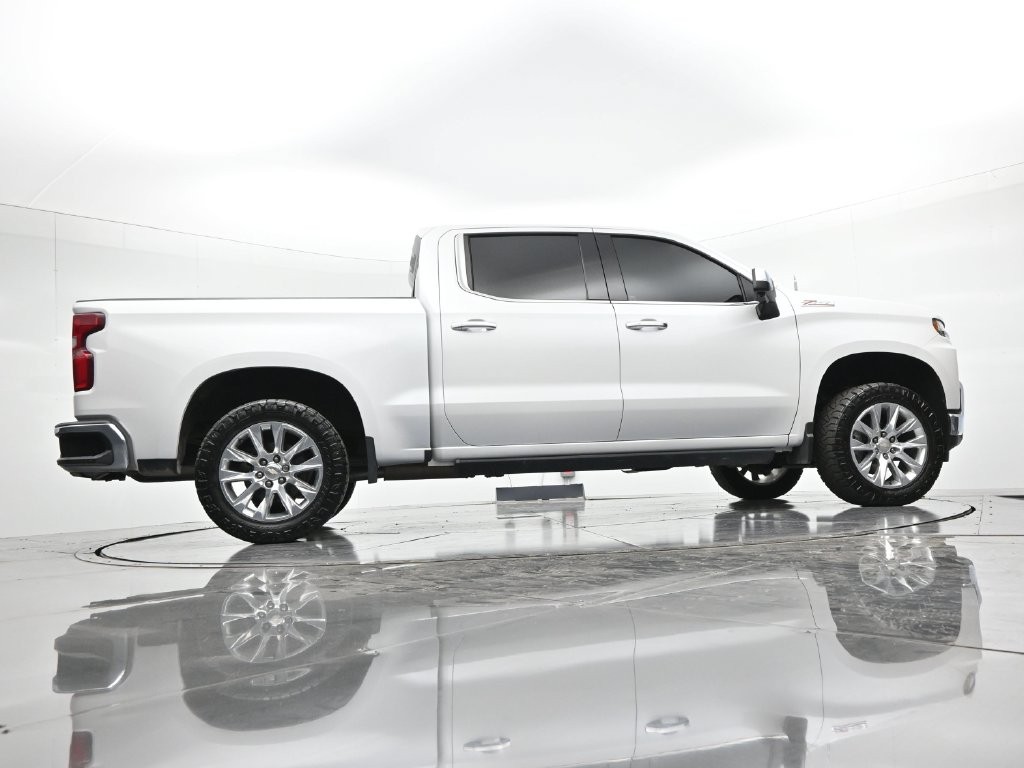 Chevrolet Silverado 1500 LTD Vehicle Full-screen Gallery Image 24