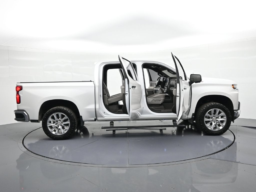 Chevrolet Silverado 1500 LTD Vehicle Full-screen Gallery Image 25