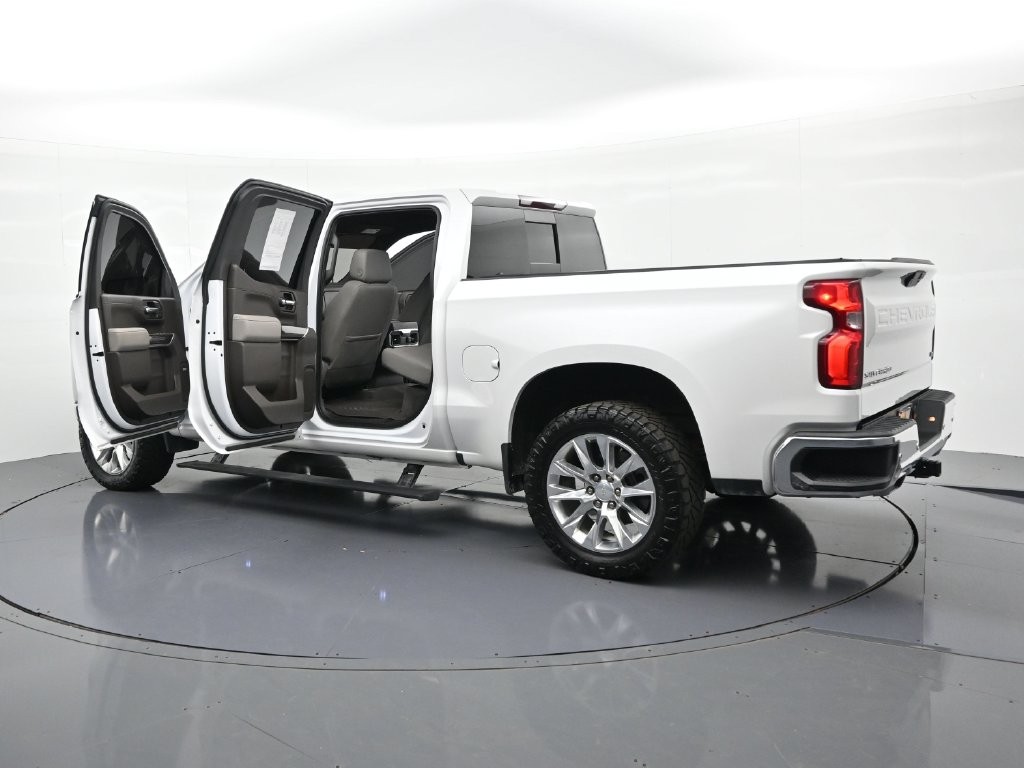 Chevrolet Silverado 1500 LTD Vehicle Full-screen Gallery Image 26