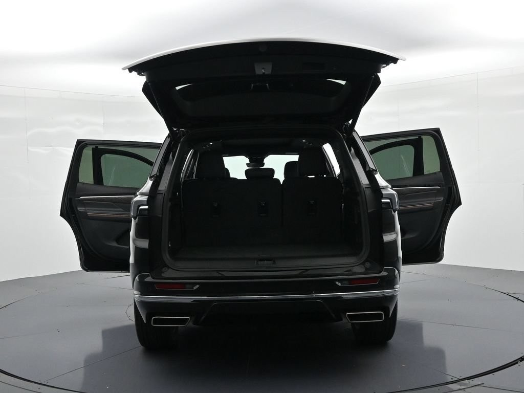 Buick Enclave Vehicle Full-screen Gallery Image 26