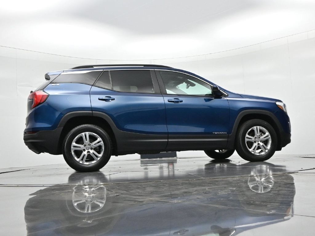 GMC Terrain Vehicle Full-screen Gallery Image 22