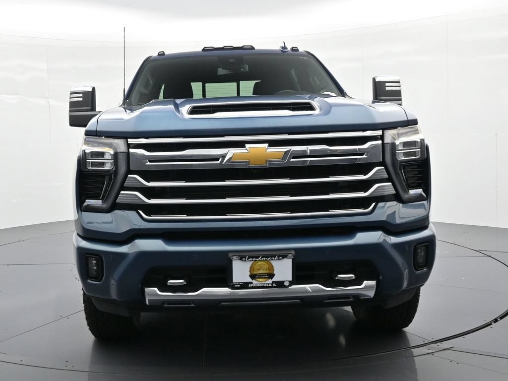 Chevrolet Silverado 3500HD Vehicle Full-screen Gallery Image 03