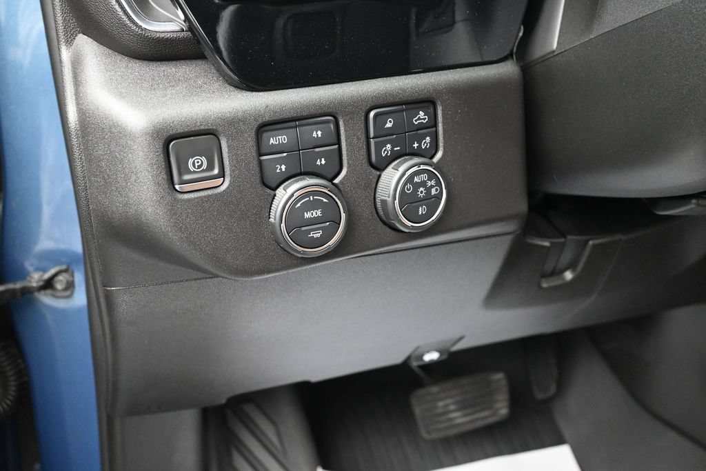 Chevrolet Silverado 3500HD Vehicle Full-screen Gallery Image 14