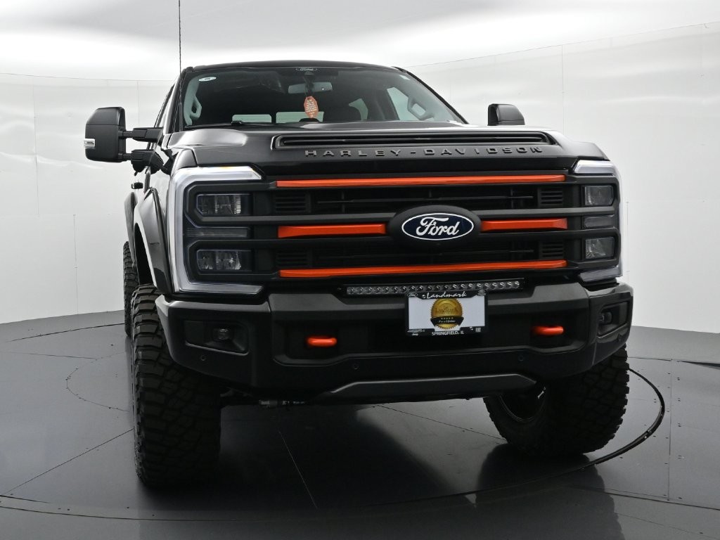 Ford F-250SD Vehicle Full-screen Gallery Image 3