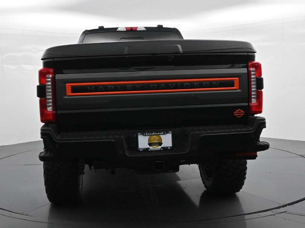 Ford F-250SD Vehicle Full-screen Gallery Image 7