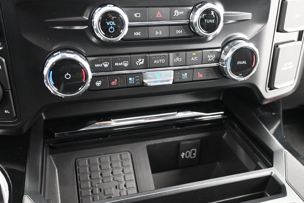 Ford F-250SD Vehicle Full-screen Gallery Image 15