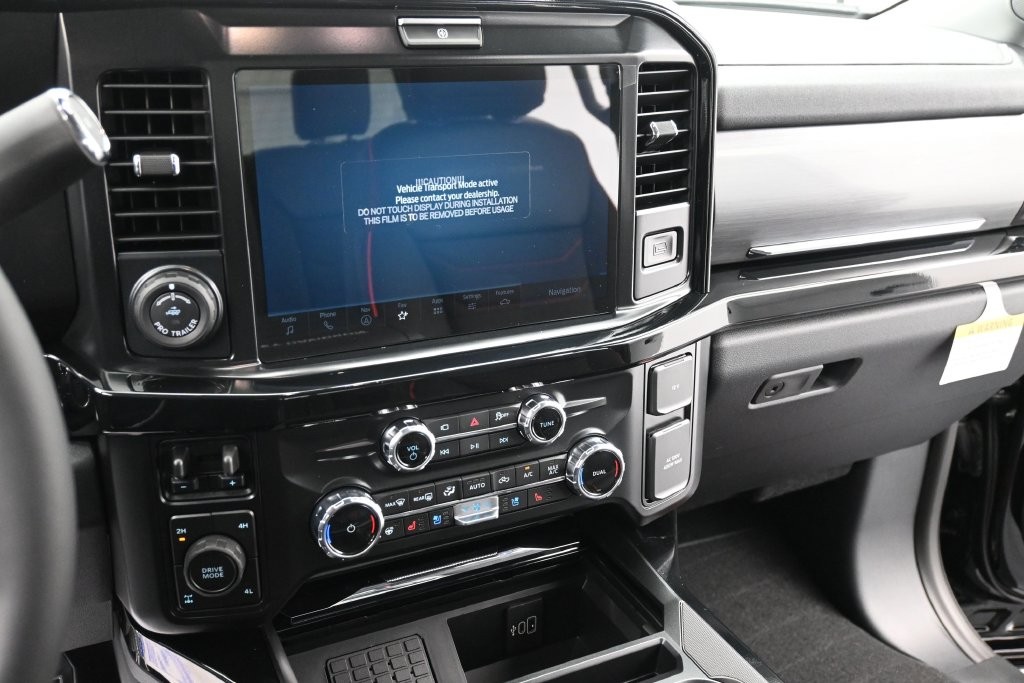 Ford F-250SD Vehicle Full-screen Gallery Image 16