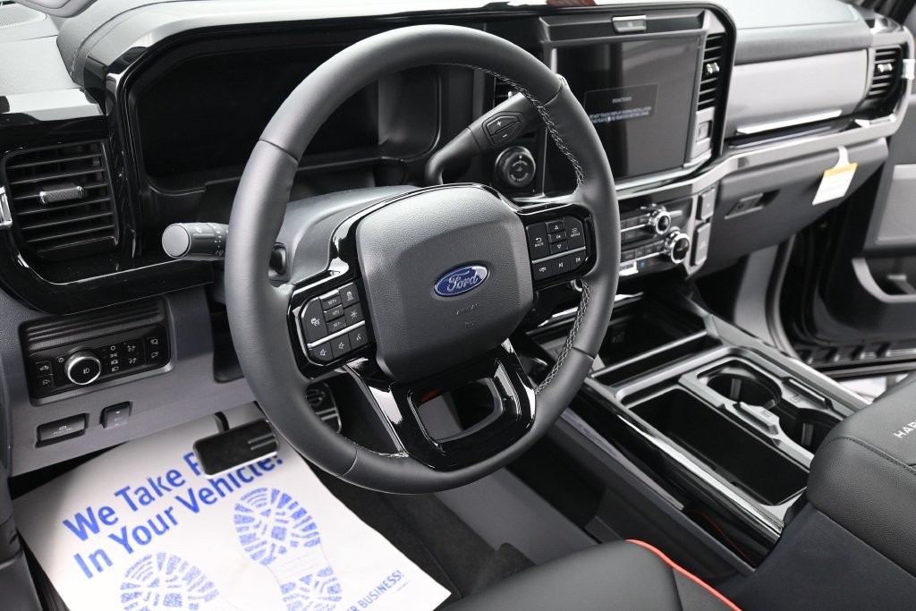 Ford F-250SD Vehicle Full-screen Gallery Image 19