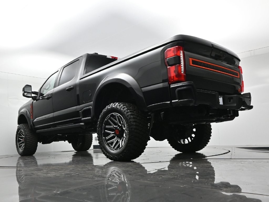 Ford F-250SD Vehicle Full-screen Gallery Image 25