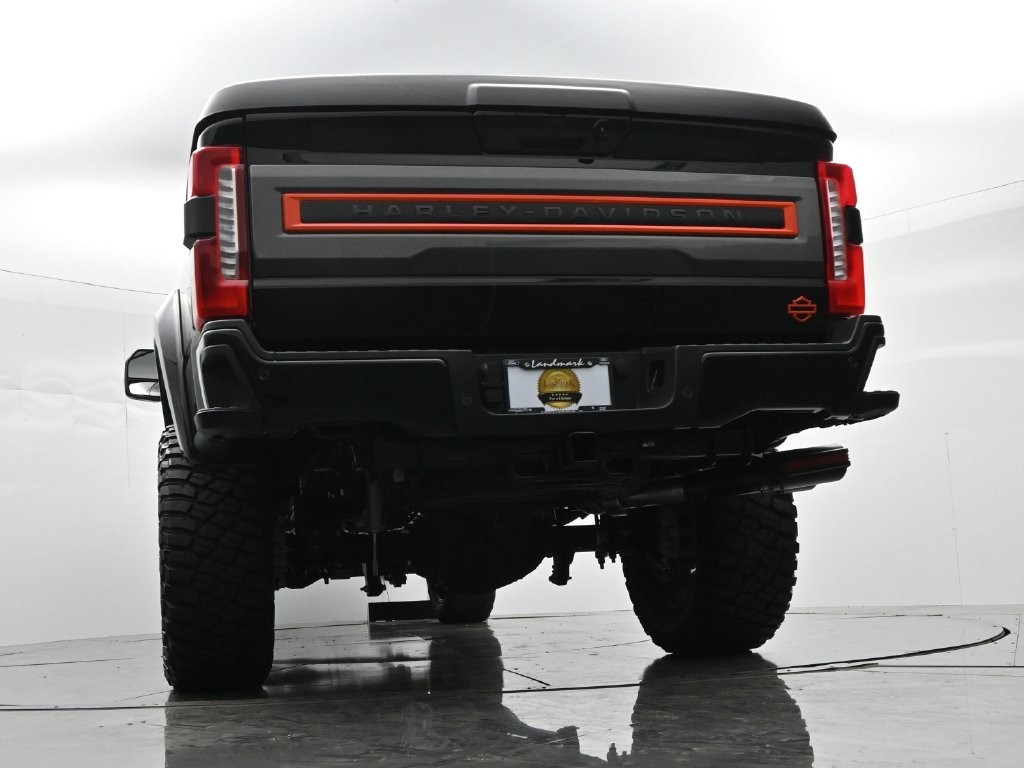 Ford F-250SD Vehicle Full-screen Gallery Image 26
