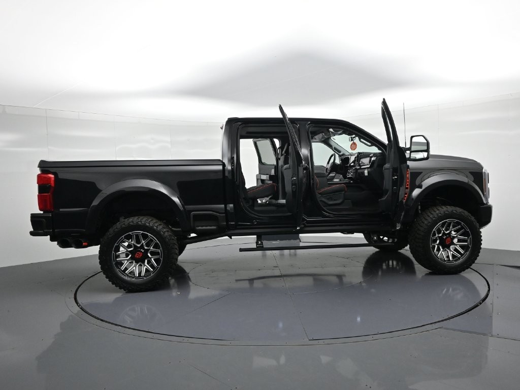 Ford F-250SD Vehicle Full-screen Gallery Image 29