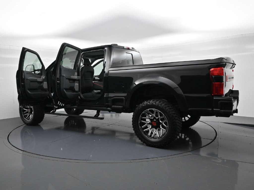 Ford F-250SD Vehicle Full-screen Gallery Image 30
