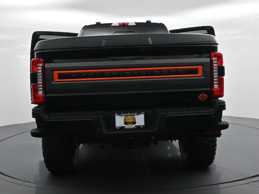 Ford F-250SD Vehicle Full-screen Gallery Image 32